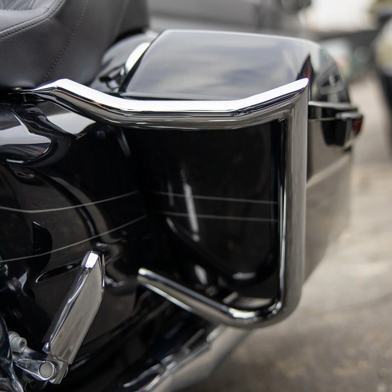 Factory 47 Crash Bar - Anarchy Chrome for Baggers