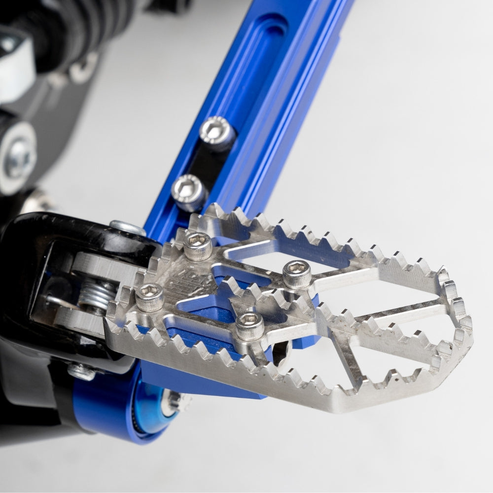 OG Moto X replacement Gripper installed on a Dyna